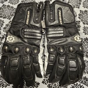 Motorcycle gloves